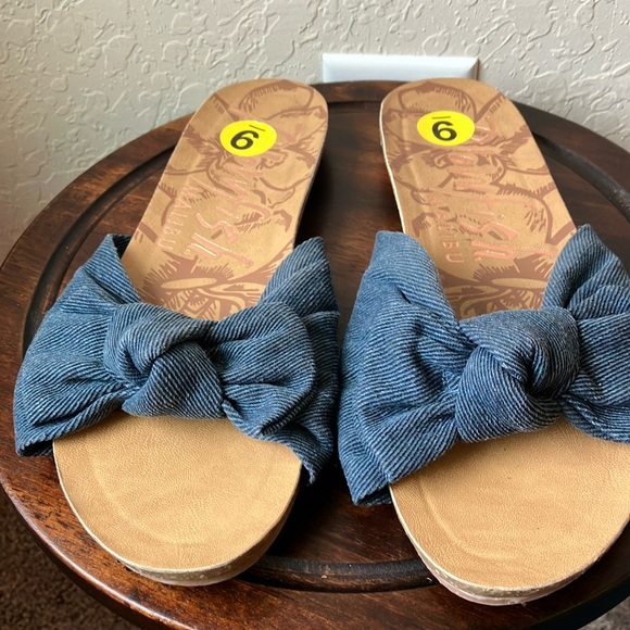 Blowfish Shoes - NWOT: Blowfish Malibu: Denim Sandals with a bow- size 9